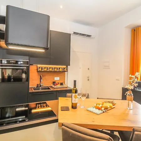 Arena With Free Private Parking 아파트 *