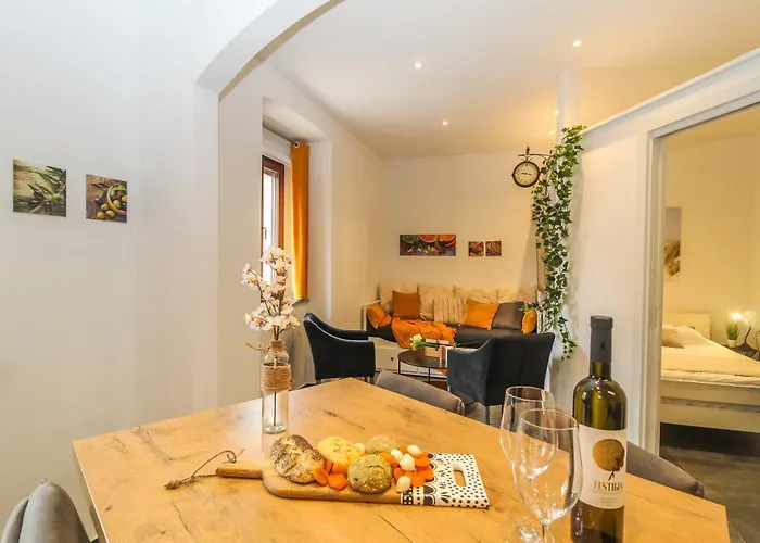 Arena With Free Private Parking 아파트 풀라