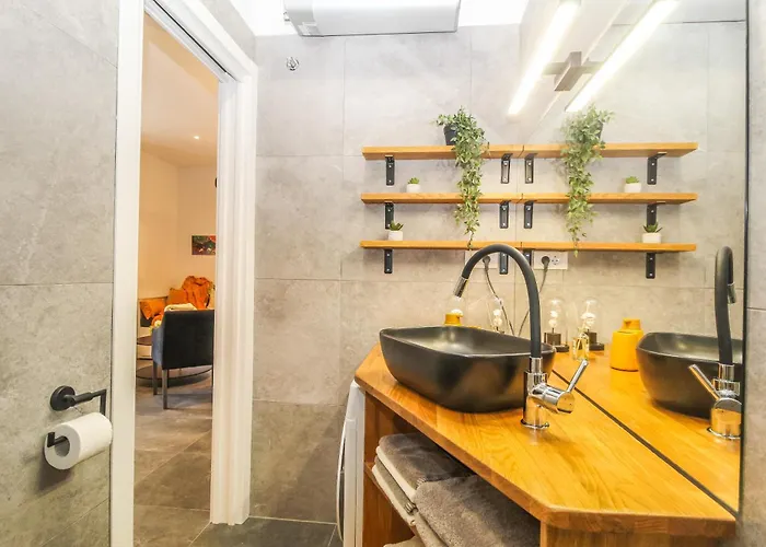 Arena With Free Private Parking * 풀라