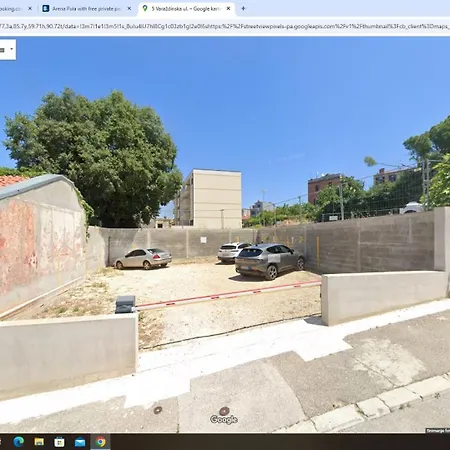Arena With Free Private Parking Apartment